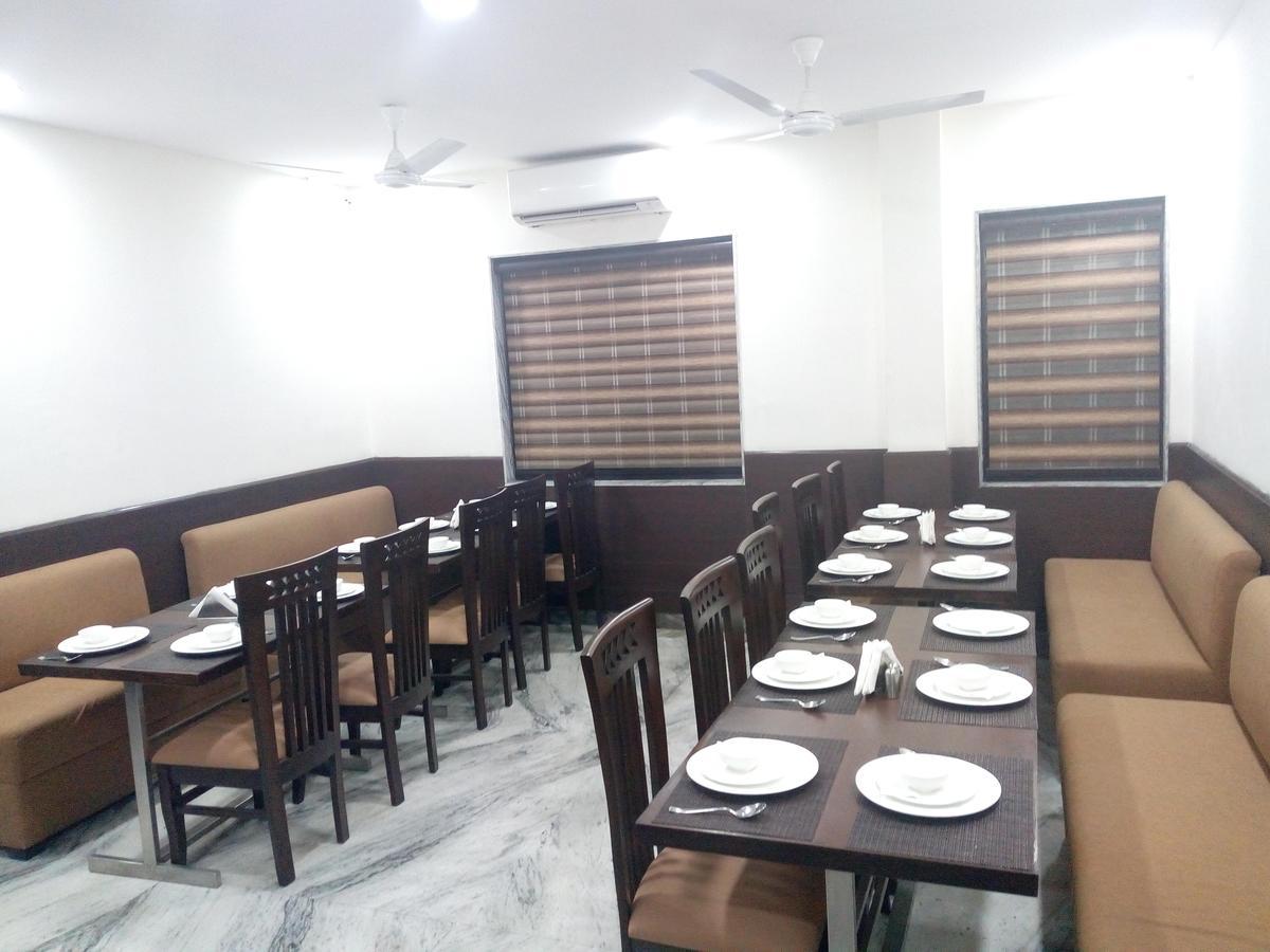 Hotel Sar Kamla Dham Skd Vrindavan Fully Vaccinated Staff Exterior foto