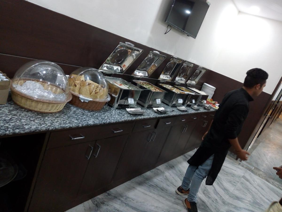 Hotel Sar Kamla Dham Skd Vrindavan Fully Vaccinated Staff Exterior foto