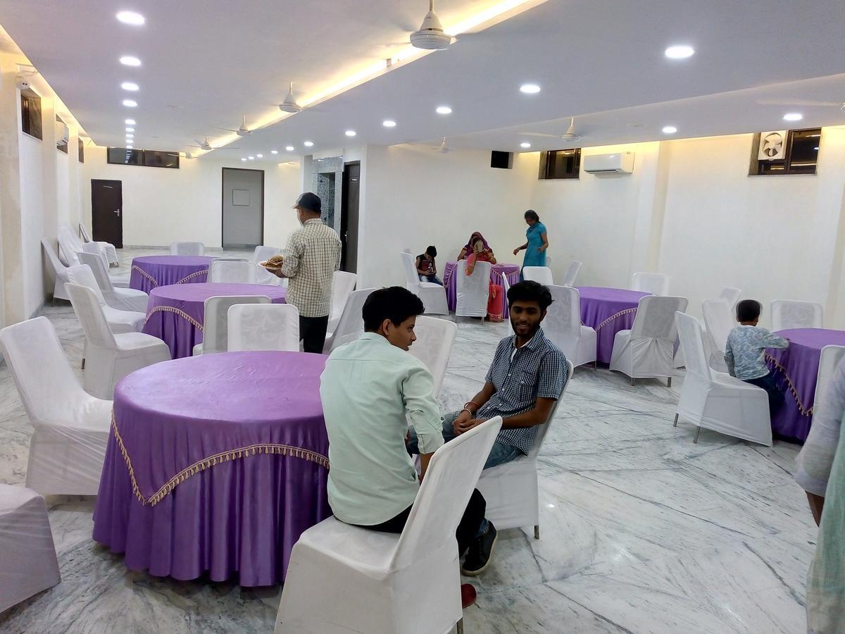 Hotel Sar Kamla Dham Skd Vrindavan Fully Vaccinated Staff Exterior foto